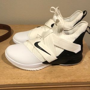 Lebron zoom soldier 12 Nike